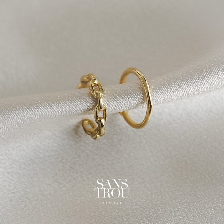 SANS TROU Odette ear cuff set features two dainty gold ear cuffs. one is a chain, the other is a solid band. hypoallergenic, 18k gold-plated ear cuffs