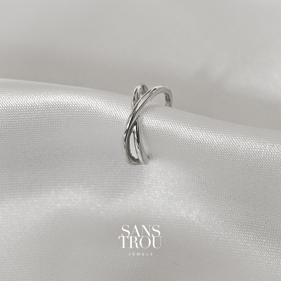 Sans Trou sterling silver criss cross style ear cuff. This cuff is designed for the conch and helix.