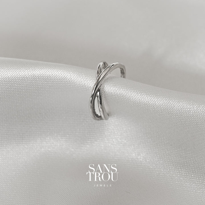 Sans Trou sterling silver criss cross style ear cuff. This cuff is designed for the conch and helix.