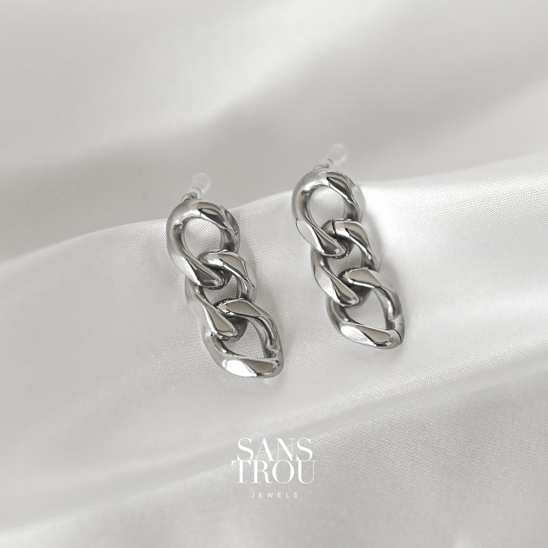 Sans Trou stainless steel silver clip-on earring with a drop chain style