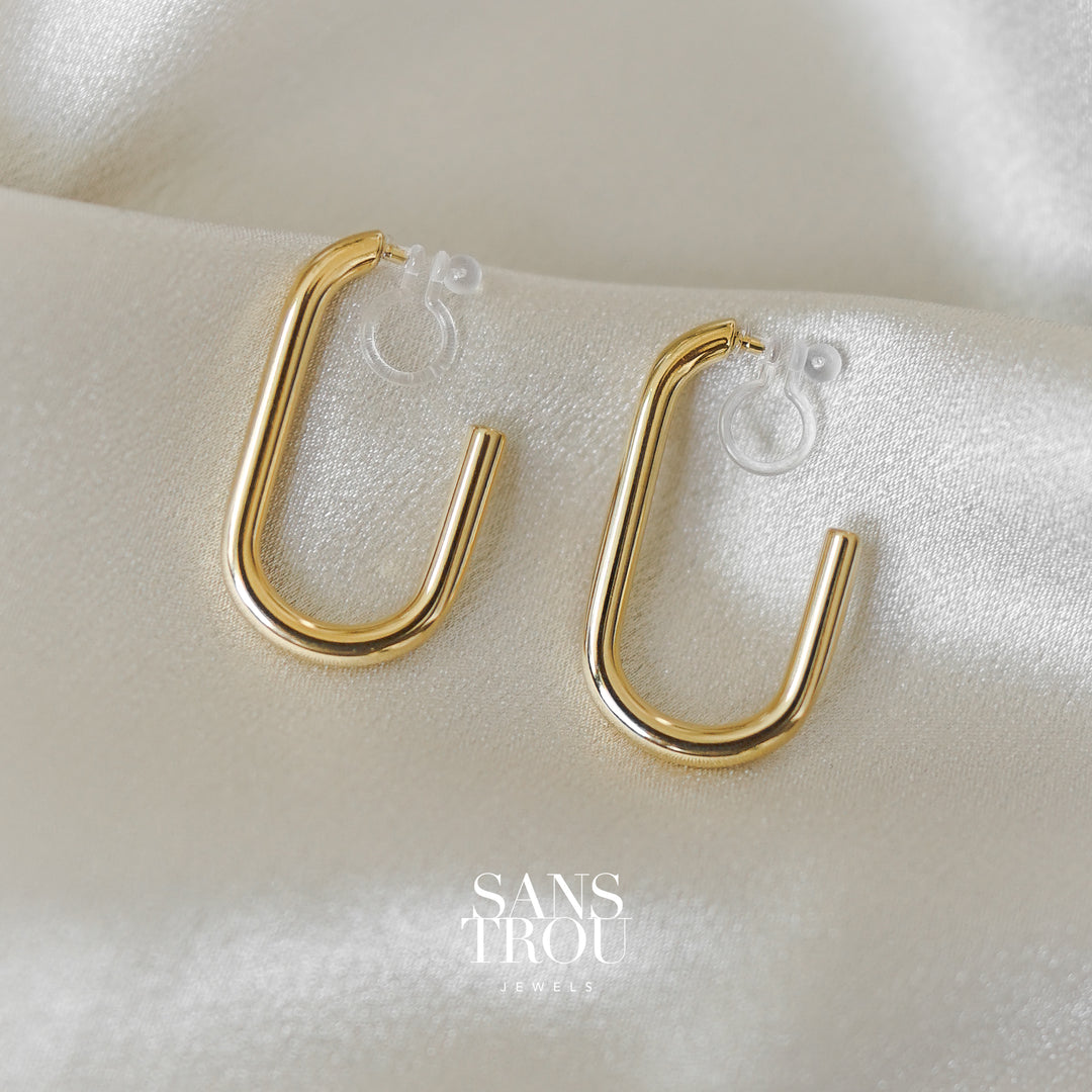 Elle clip-on hoop earrings in gold by SANS TROU. Rounded rectangular clip-on earring with clear resin clip. No piercings need. Piercing-free jewellery.