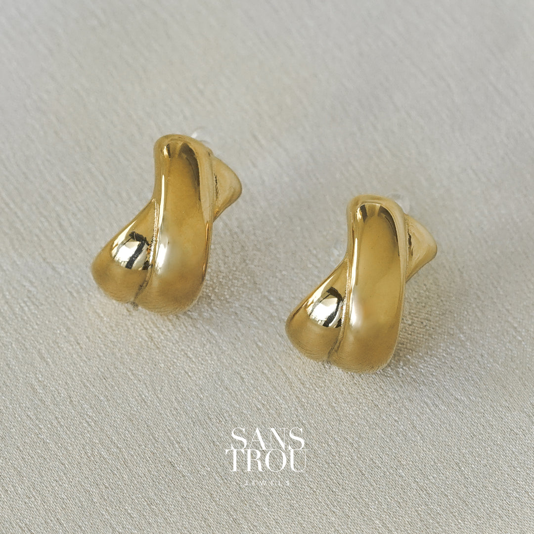 Sans Trou 18k gold plated chunky criss cross clip-on earring. No piercings need. Piercing-free jewellery.