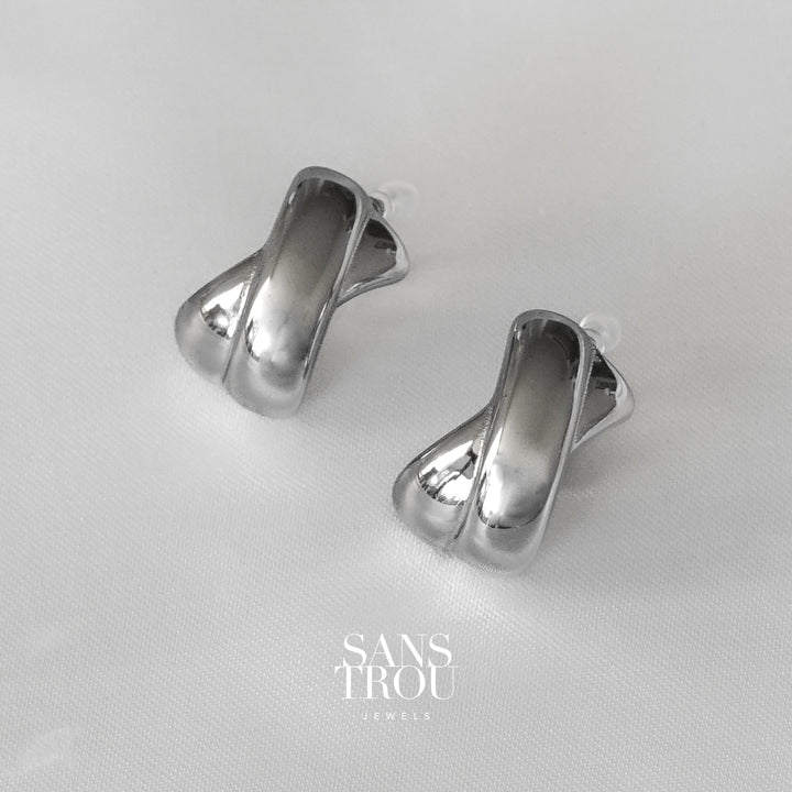 Sans Trou silver chunky criss cross clip-on earring with high polish. 